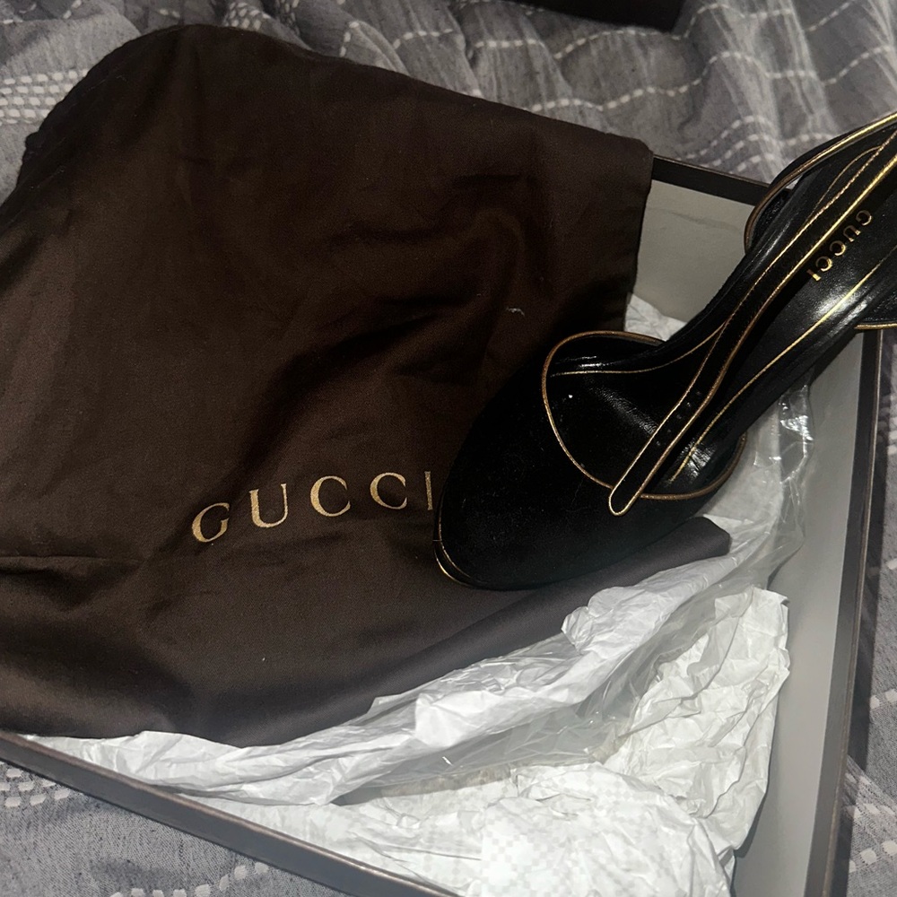 Gucci Black and Gold Heels - Picture 5 of 16